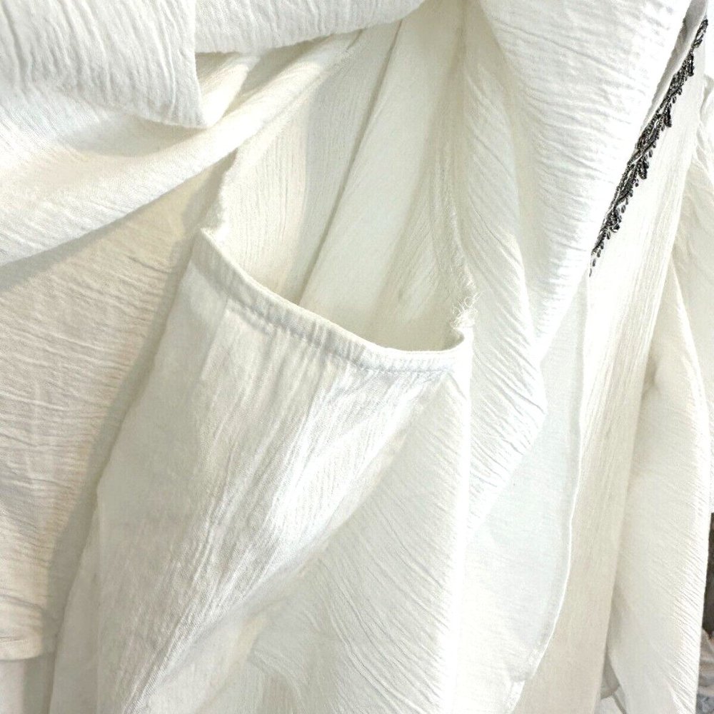 Chico's White Blouse with Neckline Embroidered with Gray Beading Size XL - Picture 6 of 12